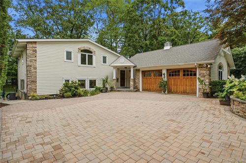 16 Sagamore Rd, East Norwich, NY, 11732-1129 | Card Image