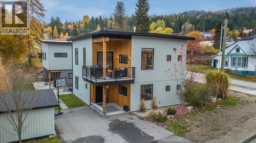 1725 Cook Avenue, Rossland, BC, V0G1Y0 | Card Image
