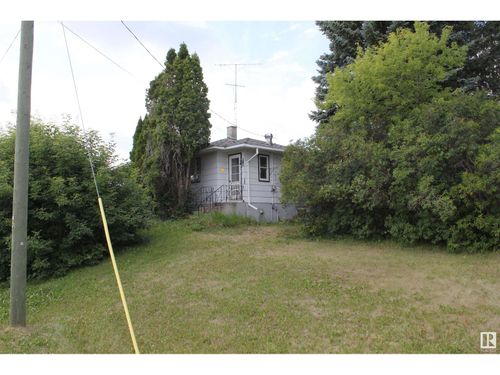 12 2nd St W, Derwent, AB, T0B0E8 | Card Image