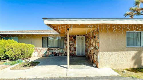 7411 Joshua Ln, Yucca Valley, CA, 92284-3746 | Card Image