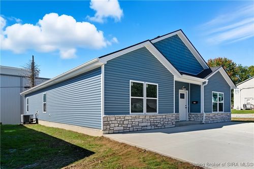 129 Level St, Charlestown, IN, 47111-1311 | Card Image