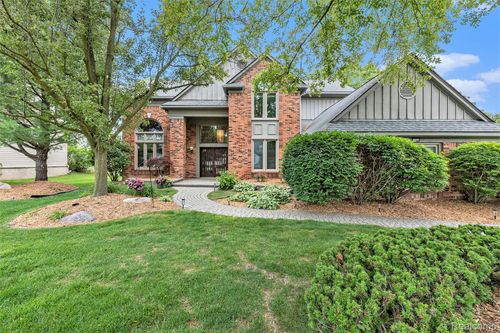 5064 Silverwood Dr, West Bloomfield, MI, 48322-3373 | Card Image