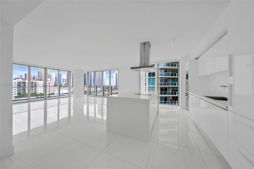 4-701-300 Sunny Isles Blvd, Sunny Isles Beach, FL, 33160-5635 | Card Image