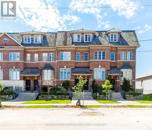 585A Oxford St, Etobicoke, ON, M8Y1E6 | Card Image