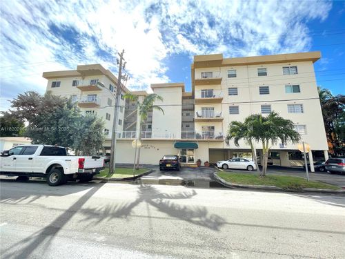 apt-308-3536 Ne 168th St, North Miami Beach, FL, 33160-3508 | Card Image