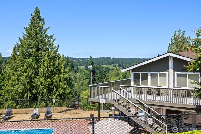 Large patio space for all your gatherings | Image 22