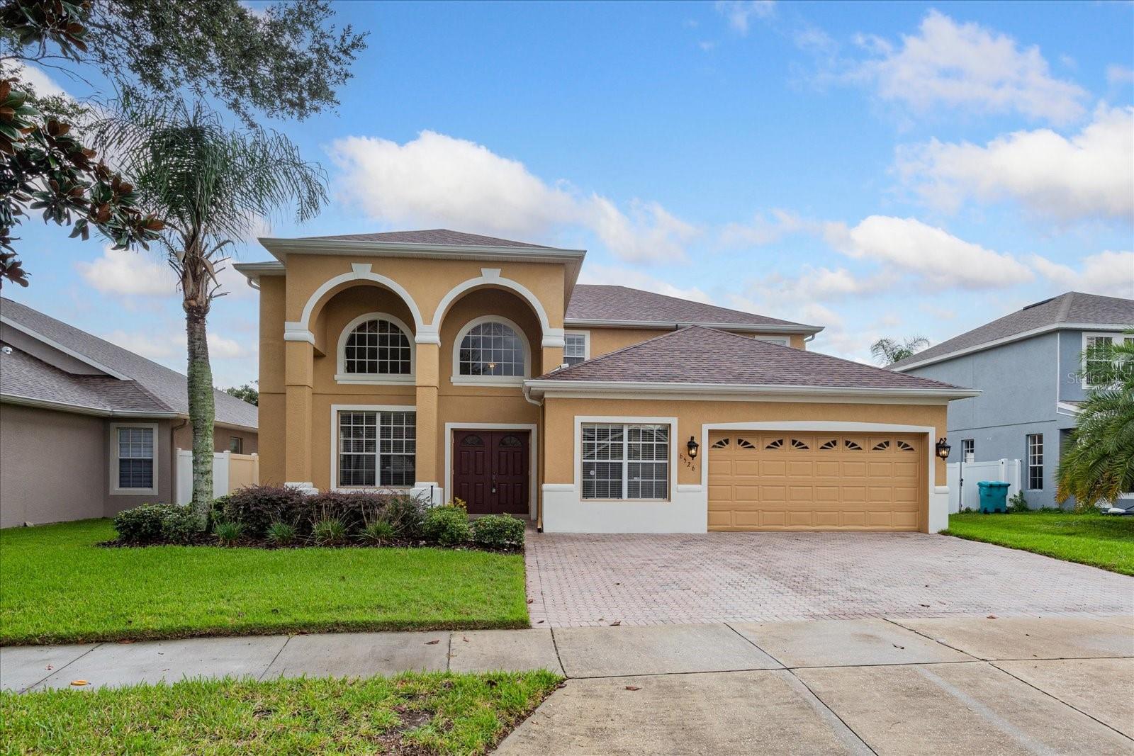 Lake Pembroke Pl, Orlando, FL 32829
