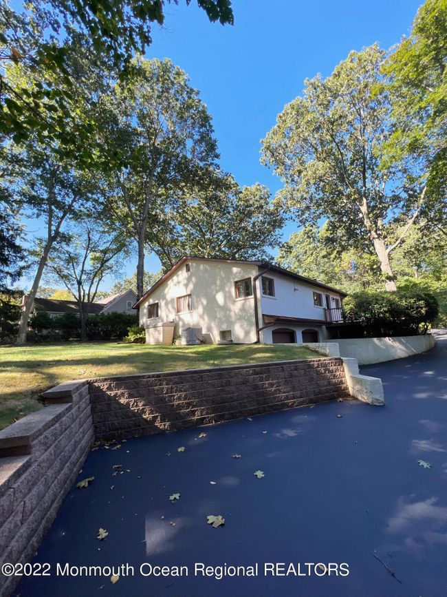 23 Old Phalanx Road, Sold in Lincroft Zoocasa