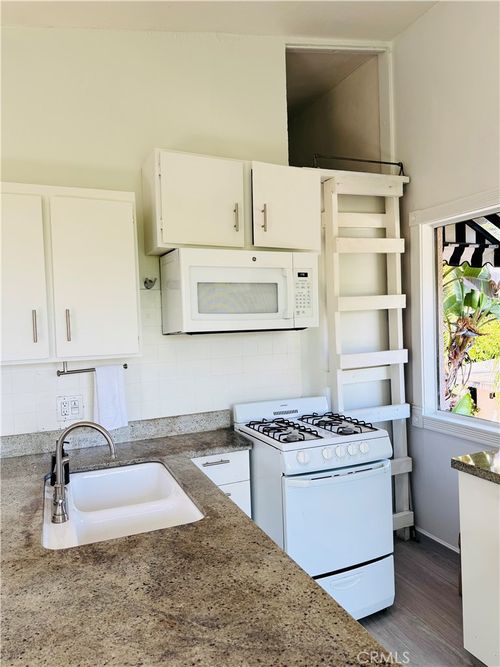 667 N Woods Ave, Fullerton, CA, 92832-1027 | Card Image