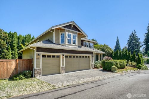 13042 Ne 8th Street, Bellevue, WA, 98005 | Card Image