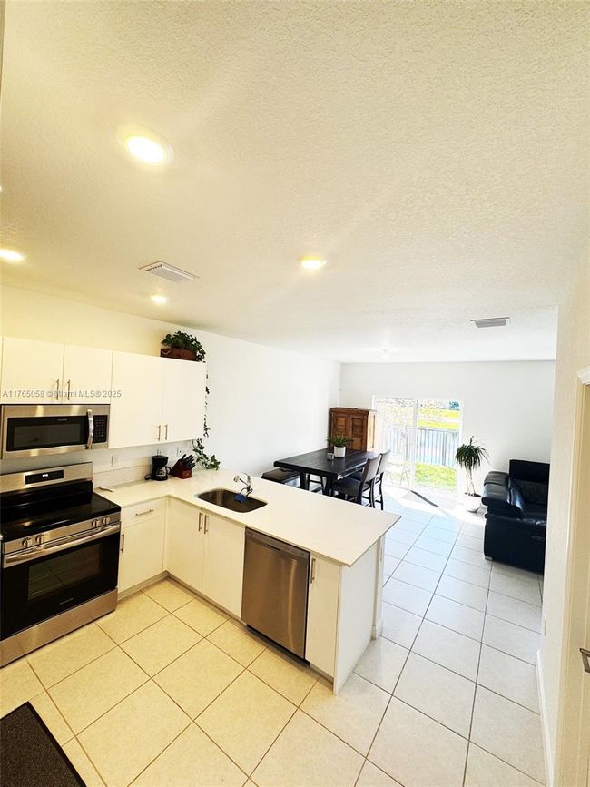 1 - 5544 Nw 27 Th Pl, Townhouse with 3 bedrooms, 3 bathrooms and null parking in Lauderhill FL | Image 12
