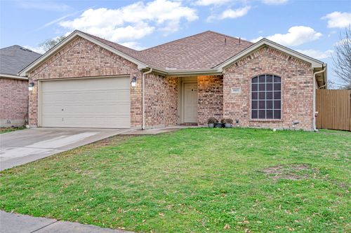9237 Jason Dr, White Settlement, TX, 76108-3559 | Card Image