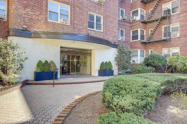 APT-303 - 68 Yellowstone Blvd, Home with 2 bedrooms, 2 bathrooms and null parking in Forest Hills NY | Image 35