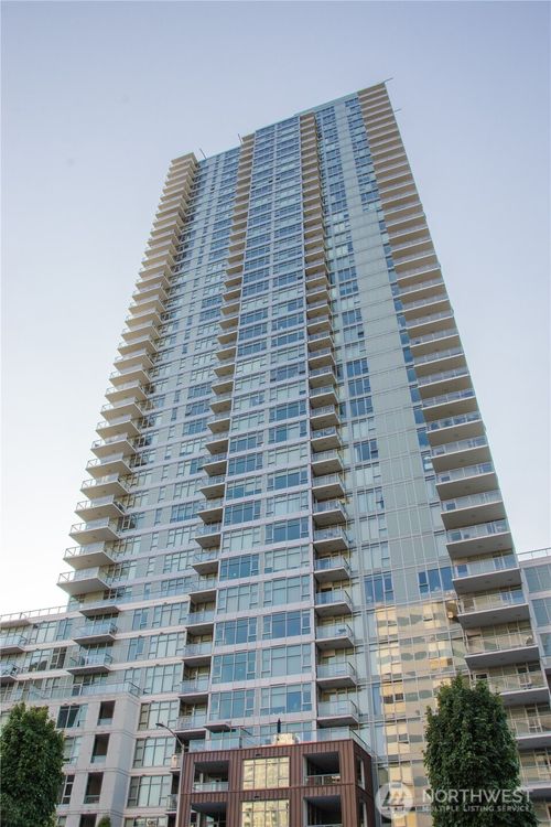 1001s-588 Bell Street, Seattle, WA, 98121 | Card Image