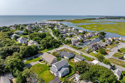 29 Parkers Neck Rd, South Yarmouth, MA, 02664-5120 | Card Image