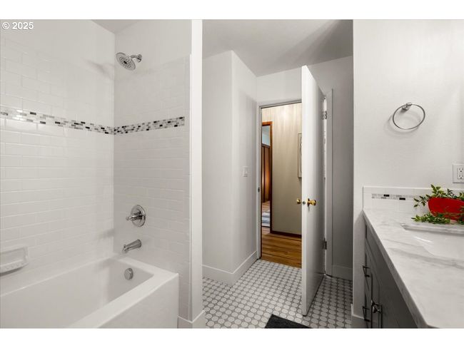 Bathroom-Hall | Image 22