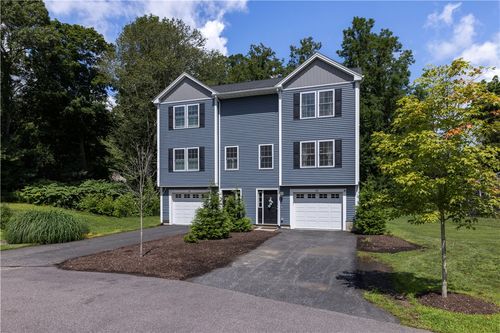 39 Stone Bridge Dr, South Kingstown, RI, 02879-2943 | Card Image