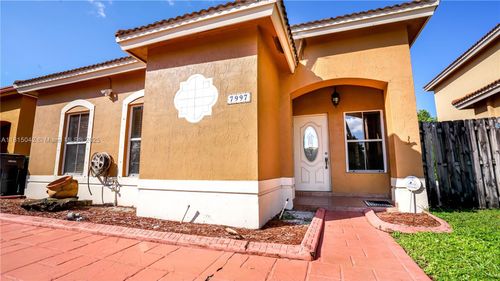 7997 Nw 199th Ter, Hialeah, FL, 33015-6391 | Card Image