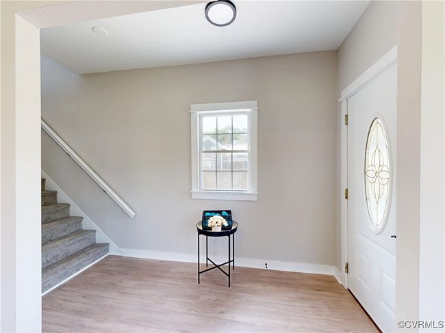 Large open foyer | Image 32