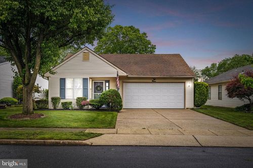 9 Fernwood Ct, Columbus, NJ, 08022-1027 | Card Image