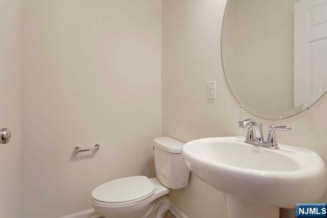 12-10 Plaza Rd, Townhouse with 3 bedrooms, 4 bathrooms and null parking in Fair Lawn NJ | Image 11