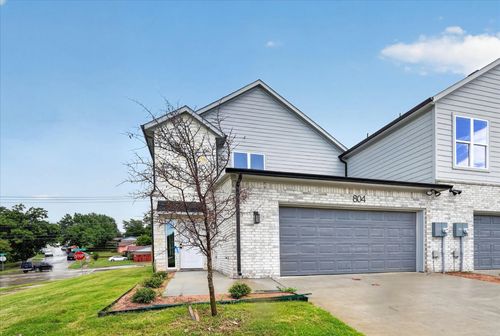 806 Premier Pkwy, Grand Prairie, TX, 75051-1492 | Card Image