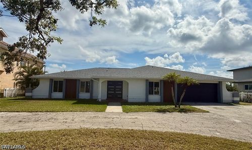 111 North Shore Ave, NORTH FORT MYERS, FL, 33917-5323 | Card Image
