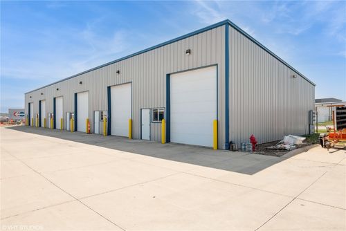 200-4150 3rd Ave, Marion, IA, 52302-3875 | Card Image