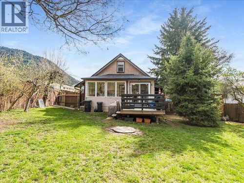 702 6th St, Castlegar, BC, V1N2E9 | Card Image