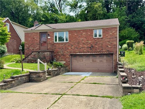 118 Sunrise Dr, Pleasant Hills, PA, 15236-3752 | Card Image
