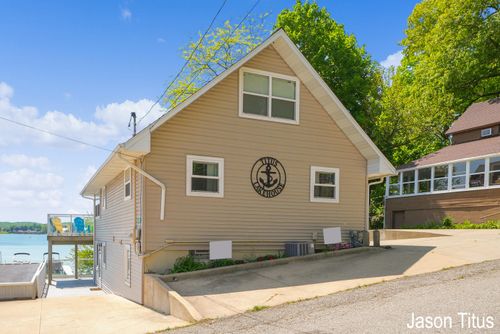 4610 Hilltop Dr, Caledonia, MI, 49316-9634 | Card Image