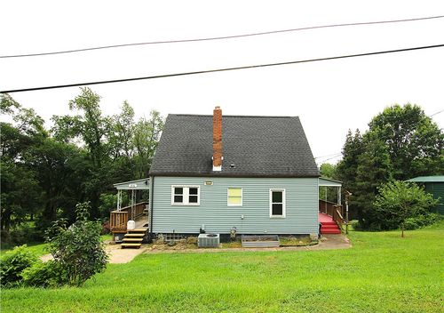 216 Duffy Dr, Coraopolis, PA, 15108-1315 | Card Image