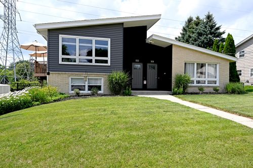 1912 Cardinal Dr, Waukesha, WI, 53186-2609 | Card Image