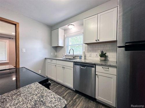 2620 N Main St, Royal Oak, MI, 48073-3413 | Card Image