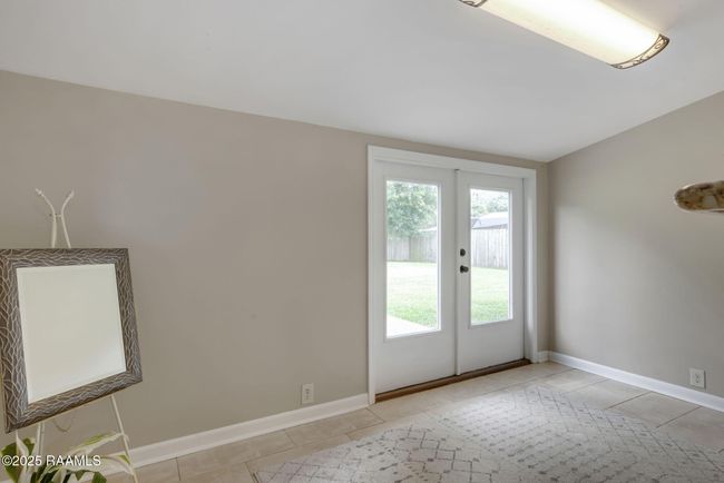 flex area off kitchen leads to backyard | Image 14