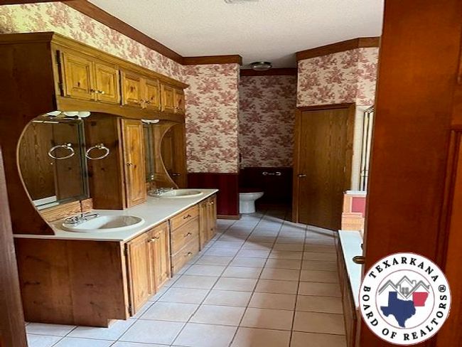 327 Crudip Ln, Home with 2 bedrooms, 2 bathrooms and null parking in Texarkana TX | Image 12