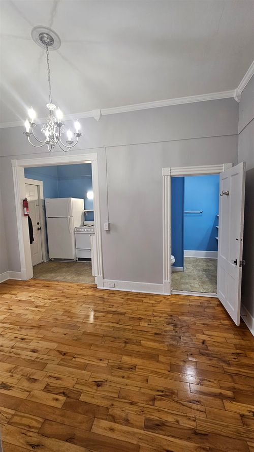 25 Intervale Ave, Burlington, VT, 05401-6212 | Card Image