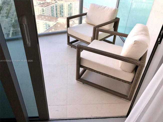 UNIT-2910 - 4111 Ocean Dr, Condo with 1 bedrooms, 1 bathrooms and null parking in Hollywood FL | Image 23