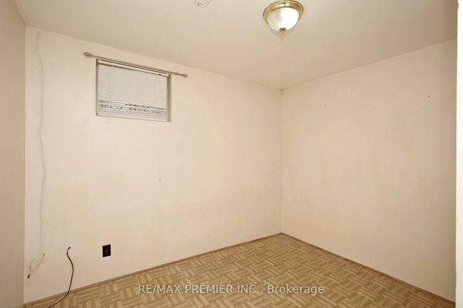 36 Newlin Cres, House attached with 5 bedrooms, 3 bathrooms and 4 parking in North York ON | Image 23