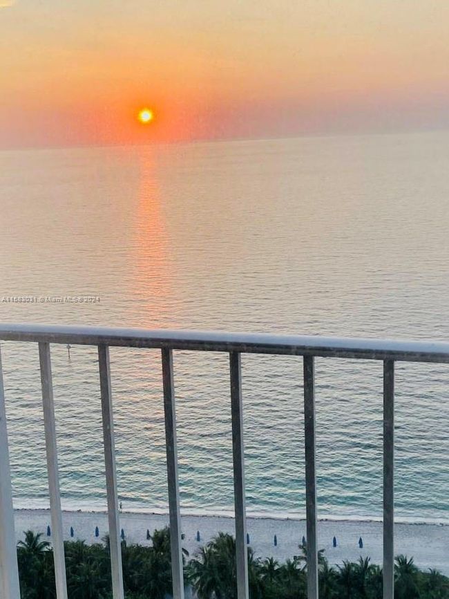 APT-23B - 881 Ocean Dr, Condo with 2 bedrooms, 2 bathrooms and null parking in Key Biscayne FL | Image 8
