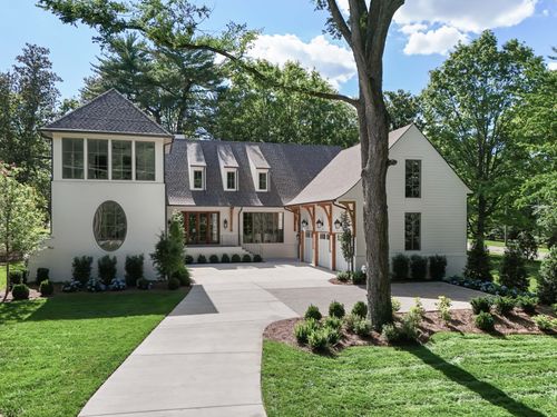 607 Bowling Ave, Nashville, TN, 37215-1053 | Card Image