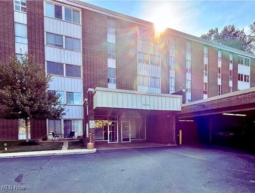 3070 Kent Rd, Stow, OH, 44224-4423 | Card Image