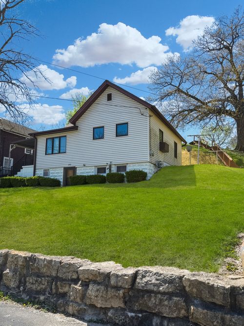 201 Diagonal St, Savanna, IL, 61074-1510 | Card Image