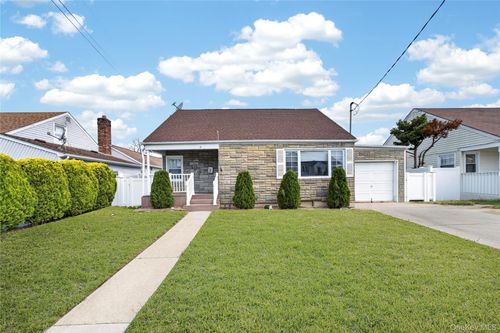 18 President St, Freeport, NY, 11520-5120 | Card Image