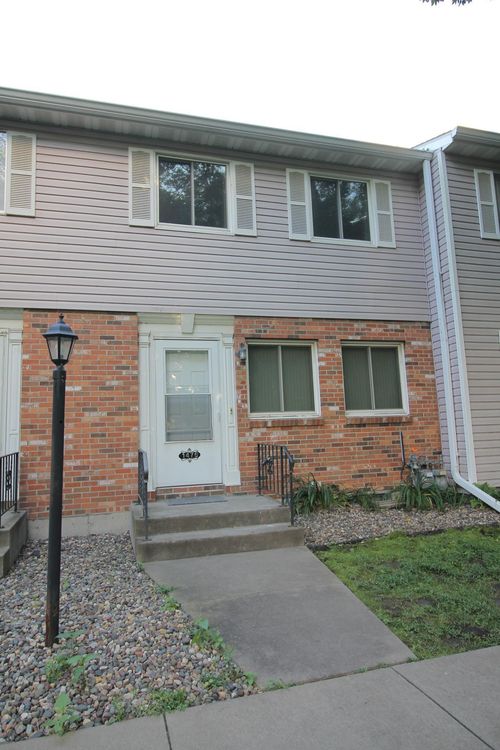 1476 Goodwin Ave N, Oakdale, MN, 55128-5700 | Card Image