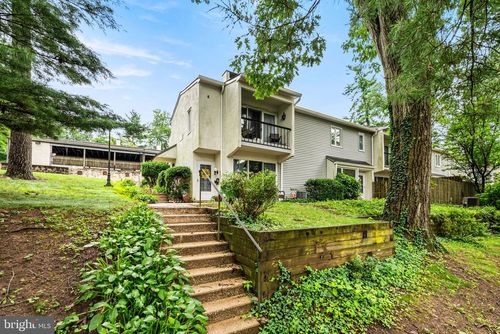 239 E Chelsea Cir, NEWTOWN SQUARE, PA, 19073-2106 | Card Image