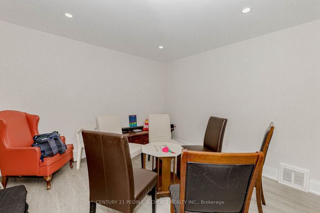22 Rogers Rd, House other with 4 bedrooms, 2 bathrooms and 4 parking in Brampton ON | Image 11