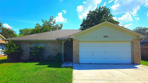 16975 Meadowlark St, Conroe, TX, 77385-3721 | Card Image