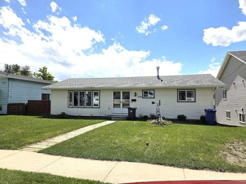 5039 56 St, Innisfail, AB, T4G1R3 | Card Image
