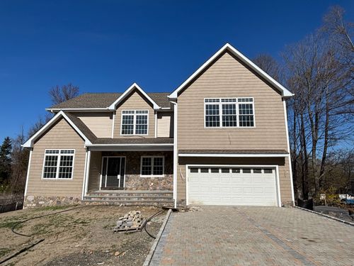 6 Vista St, Danbury, CT, 06811-3134 | Card Image